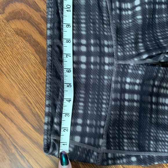 ATHLETA Plaidness Chaturanga™ Capri XXS GUC - Picture 4 of 6